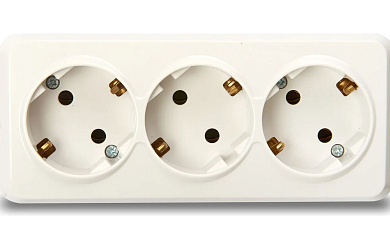 Розетка 3-местная 16А с заземлением белая Юпитер